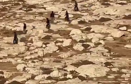 Thumbnail preview image for the video titled: A large group of settlers carried out a pogrom in Mukhmas