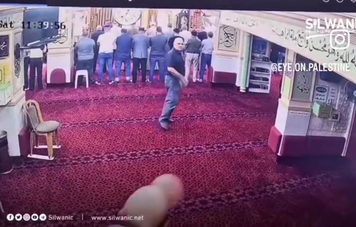 Thumbnail preview image for the video titled: Israeli police officer storms Al-Hijra mosque in East Jerusalem during prayer