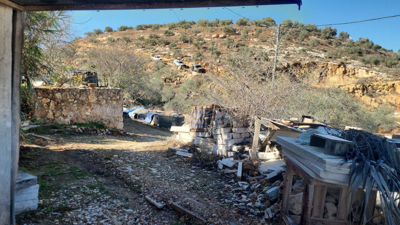 Thumbnail preview image for the video titled: Palestinian farmers were attacked and physically assaulted by settler groups in the Jabal Sabih area of Beita, south of Nablus