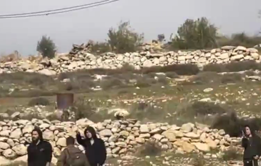 Thumbnail preview image for the video titled: Army-backed Israeli settler attack local Palestinian families in Khallet Al-Natsh area
