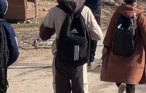 Thumbnail preview image for the video titled: Israeli forces prevent school students from returning to their homes during a raid on Askar camp