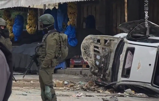 Thumbnail preview image for the video titled: Israeli military raid on Al-Khalil/Hebron, with roadblocks set up and residents' vehicles damaged
