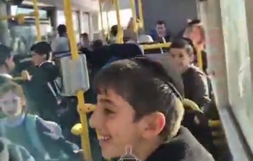 Thumbnail preview image for the video titled: Jewish man leads chanting against leftists on a bus in Gilo