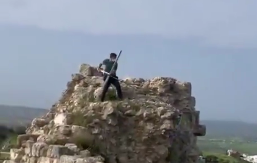Thumbnail preview image for the video titled: A Lebanese citizen removing an Israeli flag fluttering in the Beaufort Castle, Nabatiyeh area