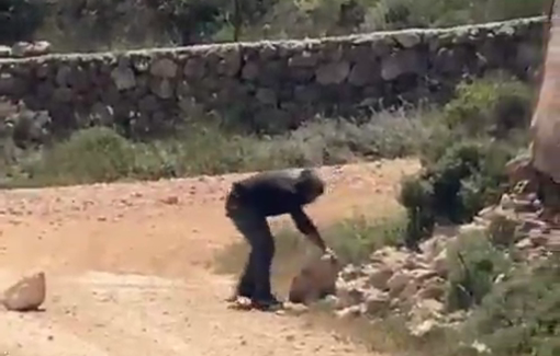 Thumbnail preview image for the video titled: Settlers from the nearby new outpost block the roads with rocks in Qusra