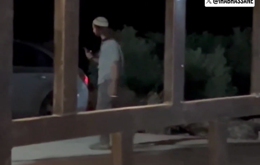 Thumbnail preview image for the video titled: Israeli settler attempting to storm Palestinian homes in the Taybeh Junction after midnight