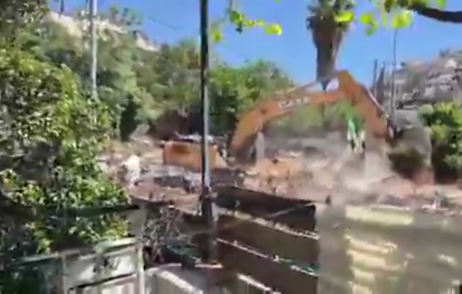 Thumbnail preview image for the video titled: Israeli authorities carrying out demolitions of Palestinian-owned structures and businesses in the Al-Bustan neighborhood in Jerusalem