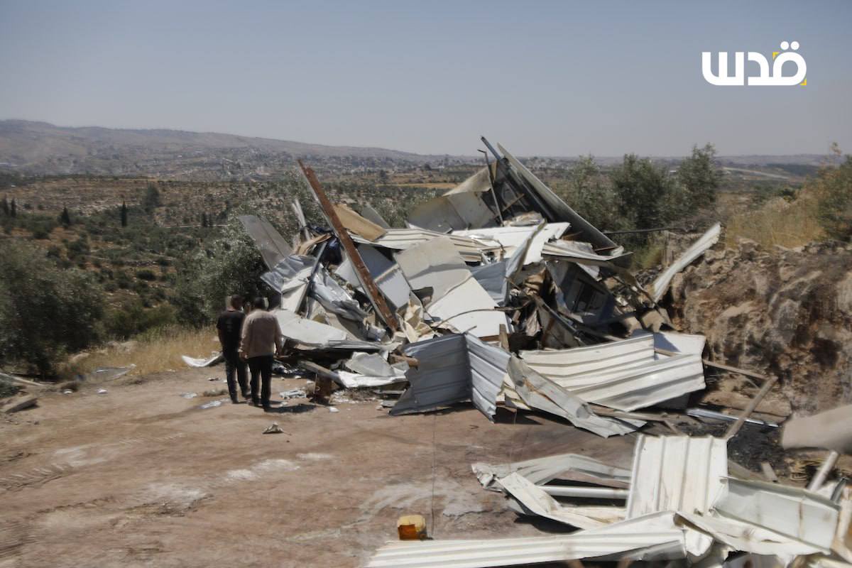 Thumbnail preview image for the video titled: Israeli bulldozers tear down two iron recycling plants owned by Palestinians in the town of Idhna