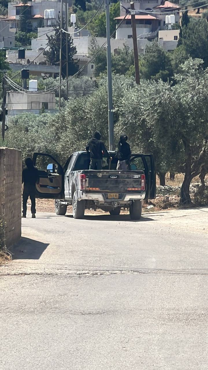 Thumbnail preview image for the video titled: Gangs of masked, armed settlers invading Huwara in their pickup trucks