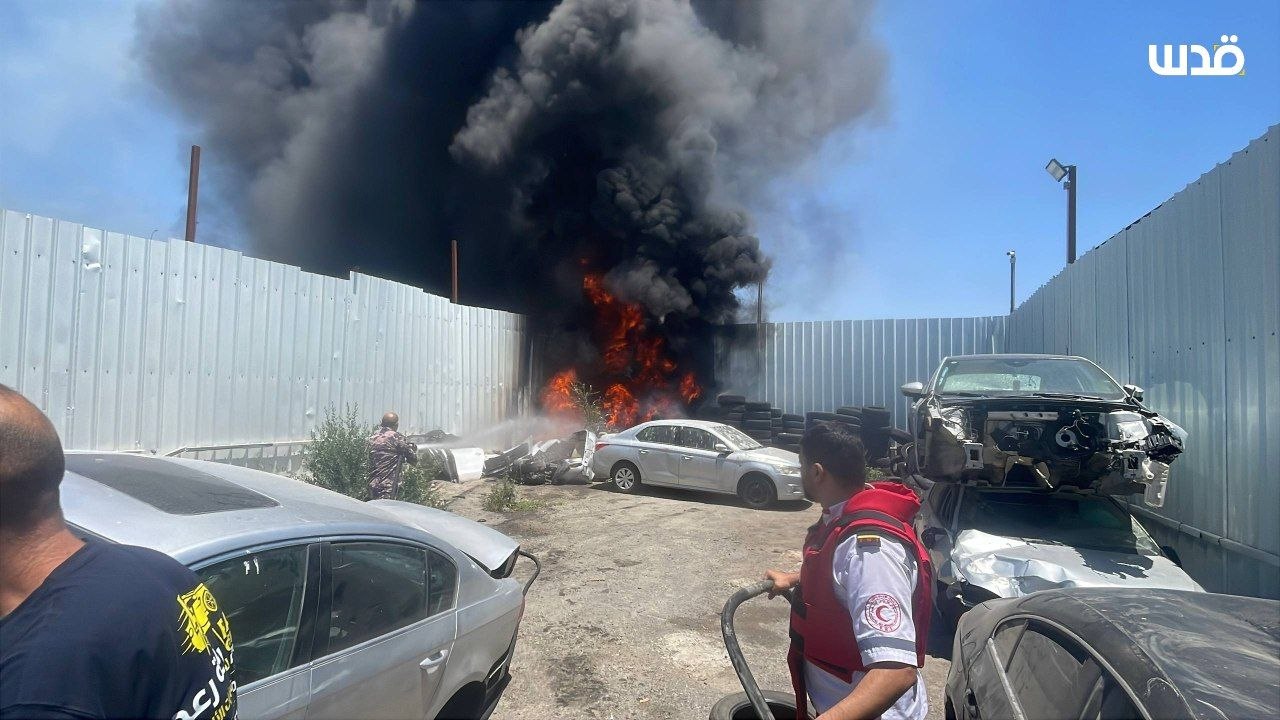 Thumbnail preview image for the video titled: Israeli settlers attack and set fire to vehicles inside agricultural lands in the town of Huwara