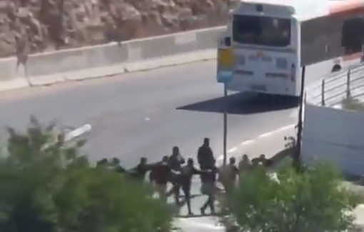 Thumbnail preview image for the video titled: Israeli police arrests dozens of Palestinian workers attempting to cross the green line