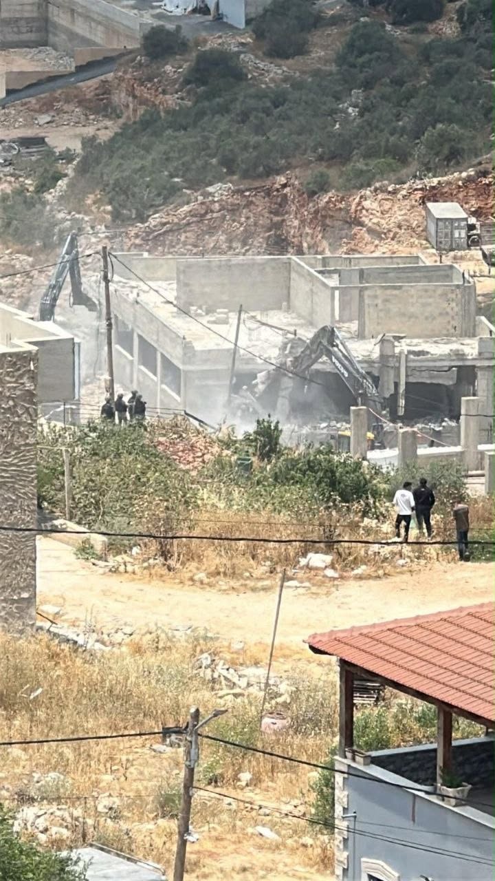 Thumbnail preview image for the video titled: Israeli bulldozers began demolishing at least 8 homes in the village of Barta'a
