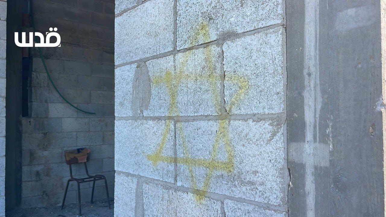 Thumbnail preview image for the video titled: Gangs of settlers sprayed racist graffiti on walls during an attack on the village of Beit Imrin