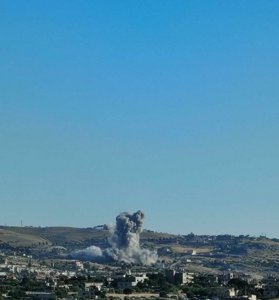 Thumbnail preview image for the video titled: 4th Israeli airstrike in 1 hour on Sohmor, West Beqaa
