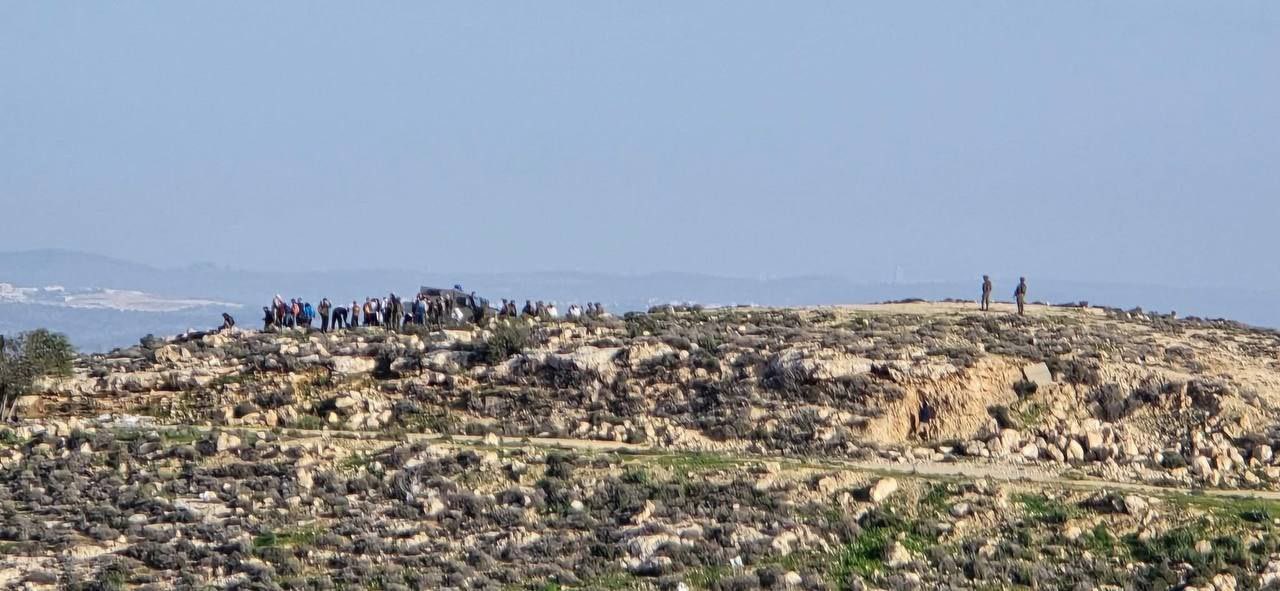Thumbnail preview image for the video titled: Israeli settlers, under the protection of the Israeli occupation army, storm Jabal Tarousa near the city of Dura