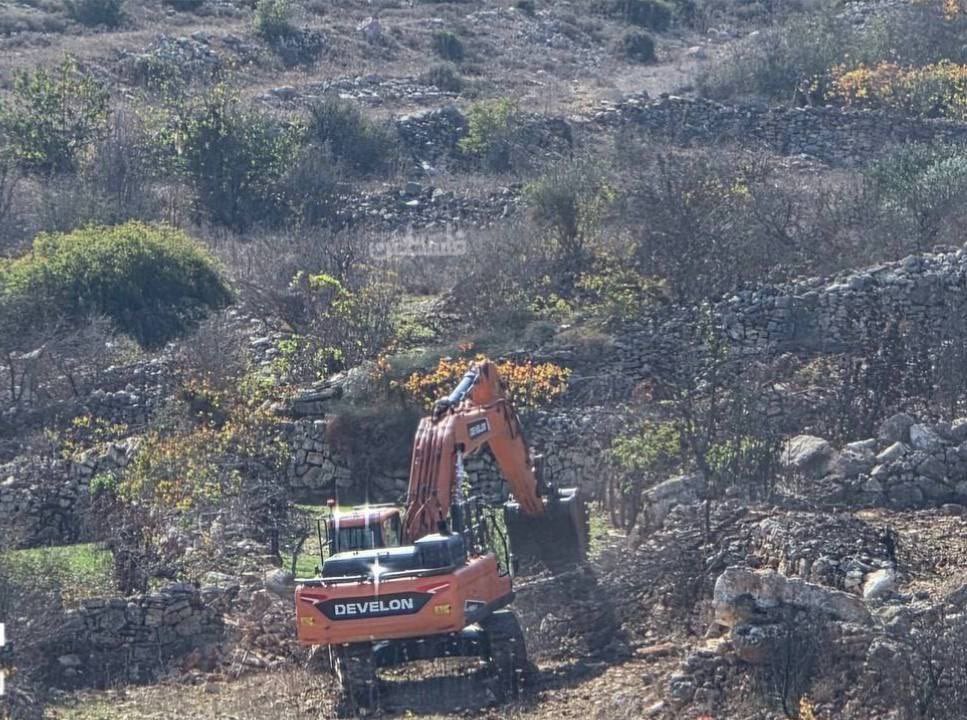 Thumbnail preview image for the video titled: Israelis bulldozing Palestinian land near Beit Ummar to expand Karmi Tzur settlement