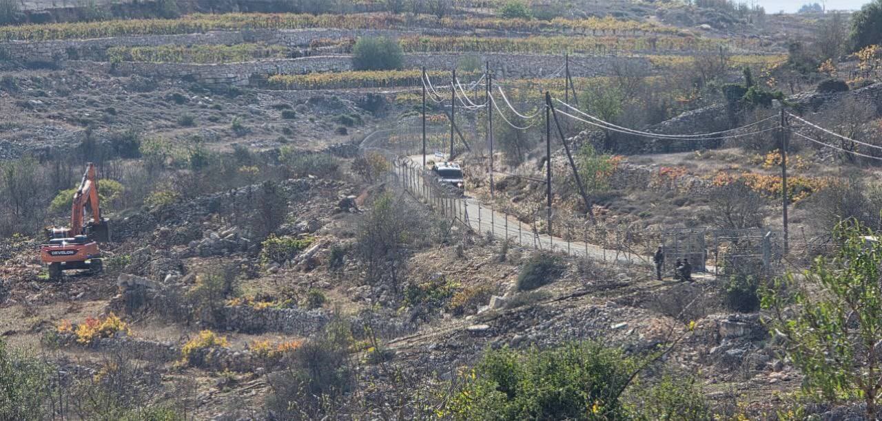 Thumbnail preview image for the video titled: Israelis bulldozing Palestinian land near Beit Ummar to expand Karmi Tzur settlement