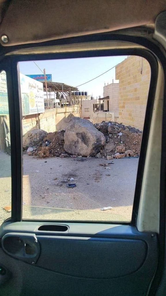 Thumbnail preview image for the video titled: Israeli forces shut several roads of the Qalandia camp with earth mounds