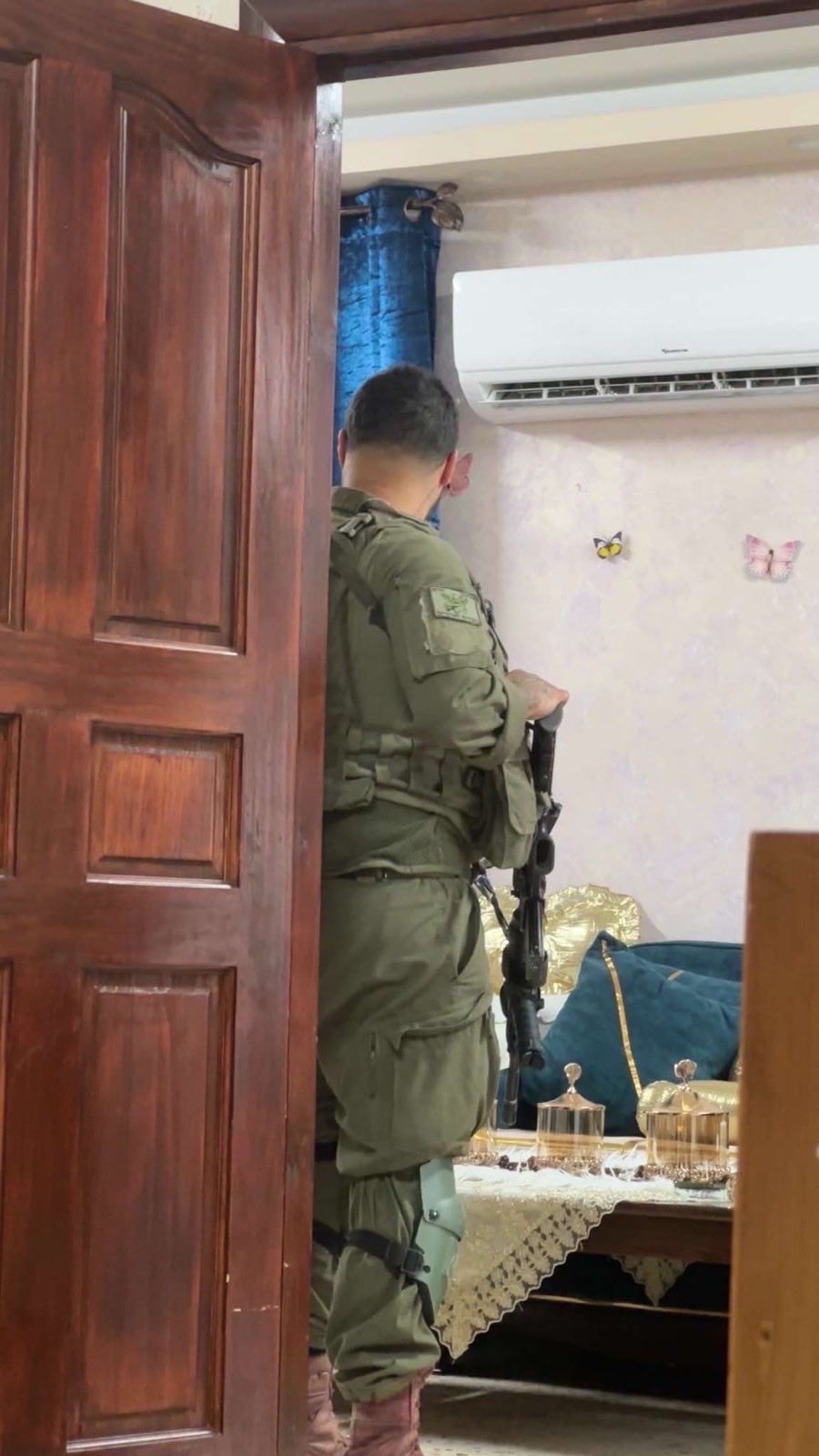 Thumbnail preview image for the video titled: Palestinian homes and property belonging to Qalandia camp residents were vandalised and looted during the raid