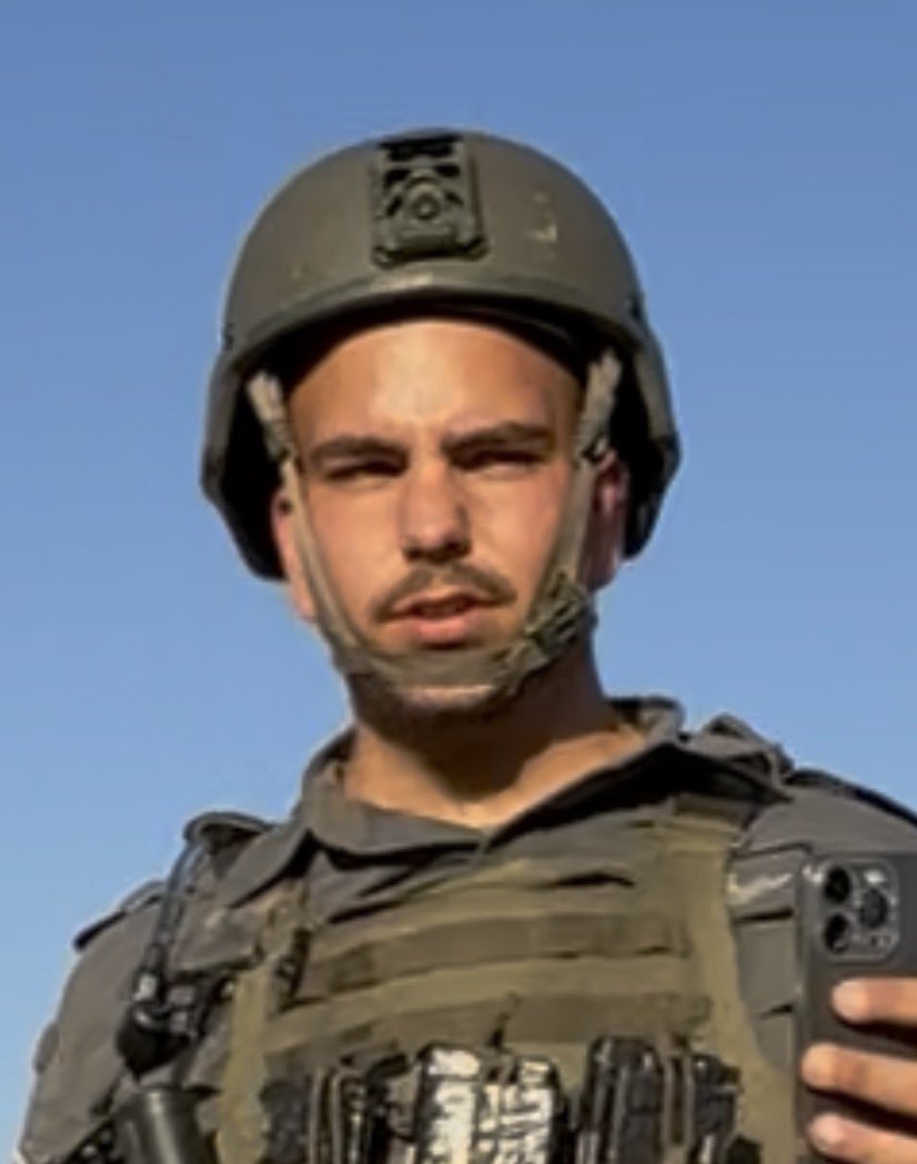 Thumbnail preview image for the video titled: Border Police officer helping the settlers in the siege of the Palestinian home in Qusra