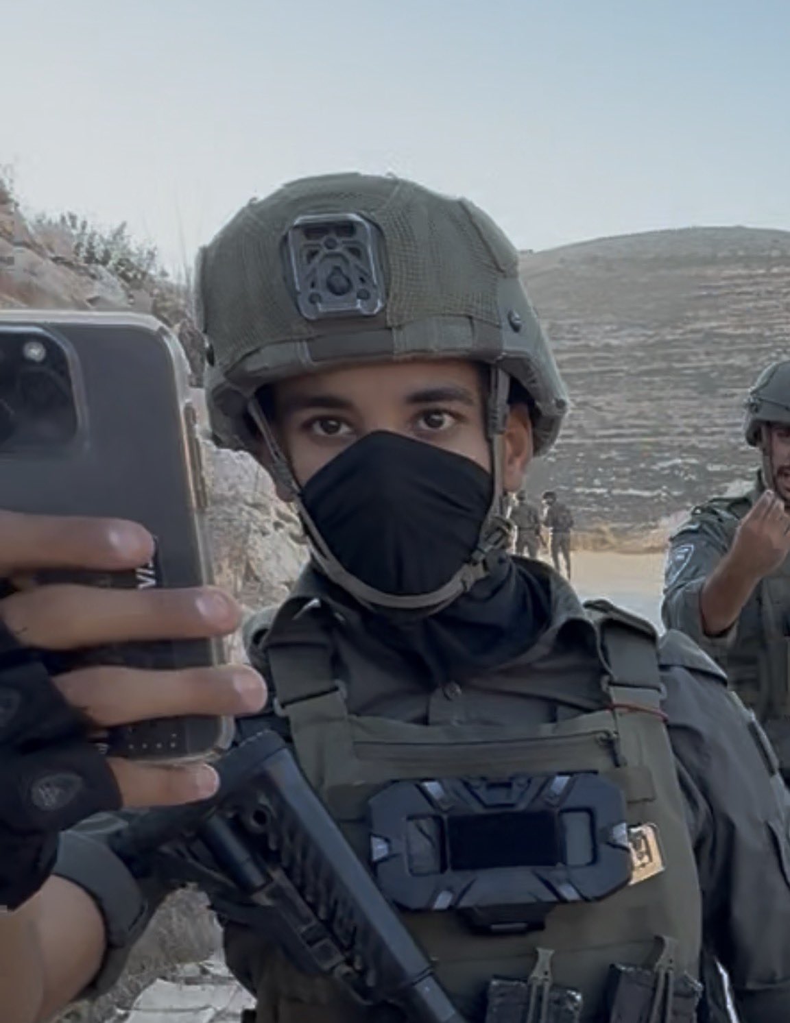 Thumbnail preview image for the video titled: Israeli soldiers having blocked access to the besieged house to activists and ambulances in Qusra