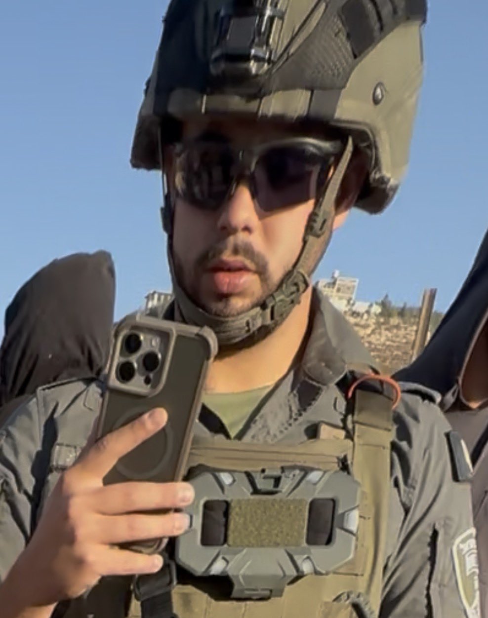 Thumbnail preview image for the video titled: Israeli soldiers having blocked access to the besieged house to activists and ambulances in Qusra
