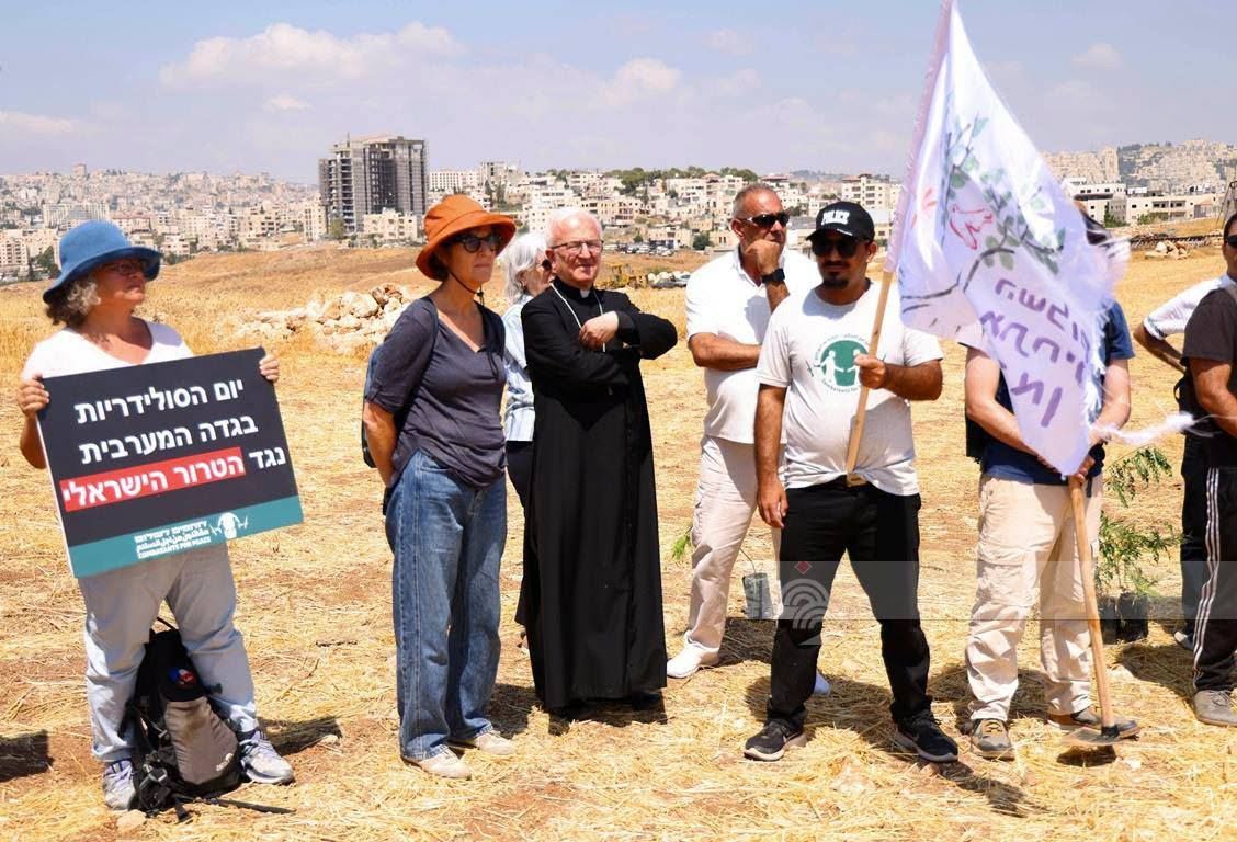 Thumbnail preview image for the video titled: A priest joined Jewish-Israeli and Palestinian activists protesting settlers’ takeover of a house in Beit Sahour