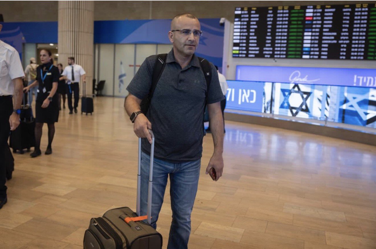 Thumbnail preview image for the video titled: U.S.-Palestinian Louai Abu Ridi heads to Qusra, where settlers besiege his home and his brother is trapped inside