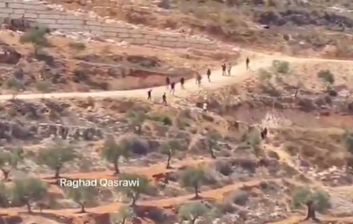 Thumbnail preview image for the video titled: Dozens of Israeli settlers attacked the village of Qusra despite the closed military zone