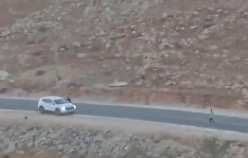 Thumbnail preview image for the video titled: Moment Israeli settlers attack Palestinian vehicles at the western entrance to Al-Mughayyir village Aug 28