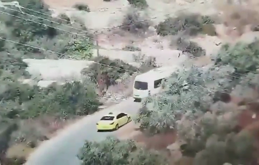 Thumbnail preview image for the video titled: Palestinian bus driver successfully evading a lynching attempt