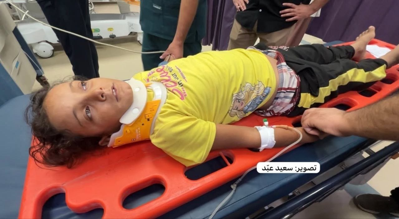 Thumbnail preview image for the video titled: Child Sahar Al-Shawwaf injured by Israeli gunfire toward tents in Khan Younis