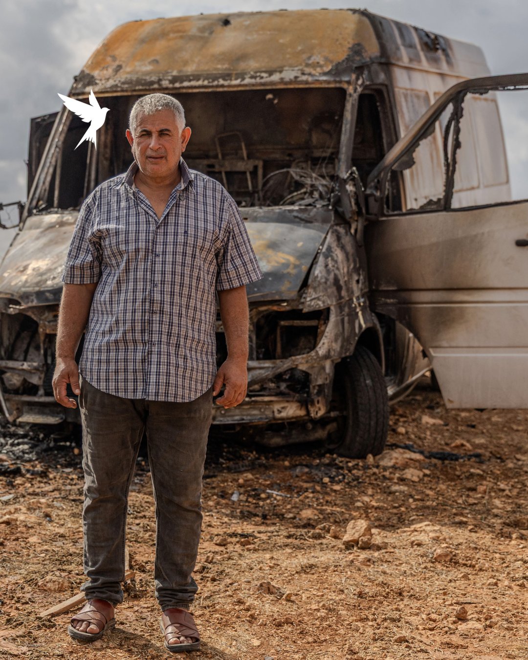 Thumbnail preview image for the video titled: Israeli settlers attacked and set ablaze Palestinian vehicles in the village of Aqraba