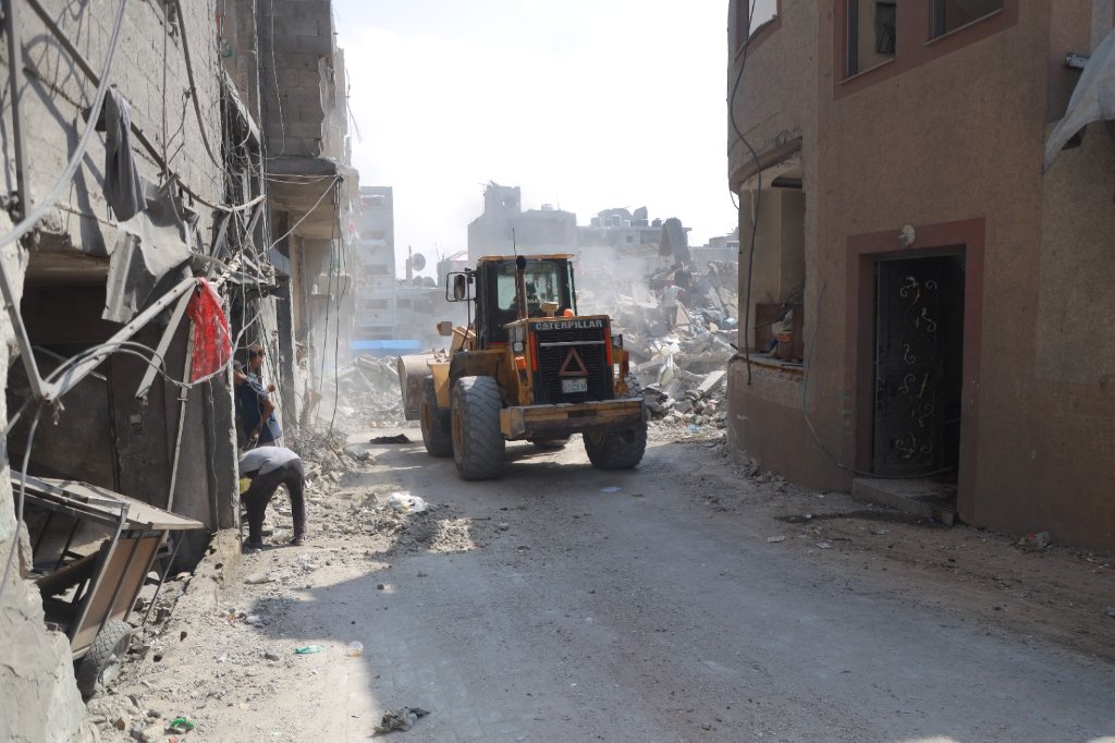 Thumbnail preview image for the video titled: Gaza Municipality crews begin clearing rubble from Israel's violent bombing of residential block