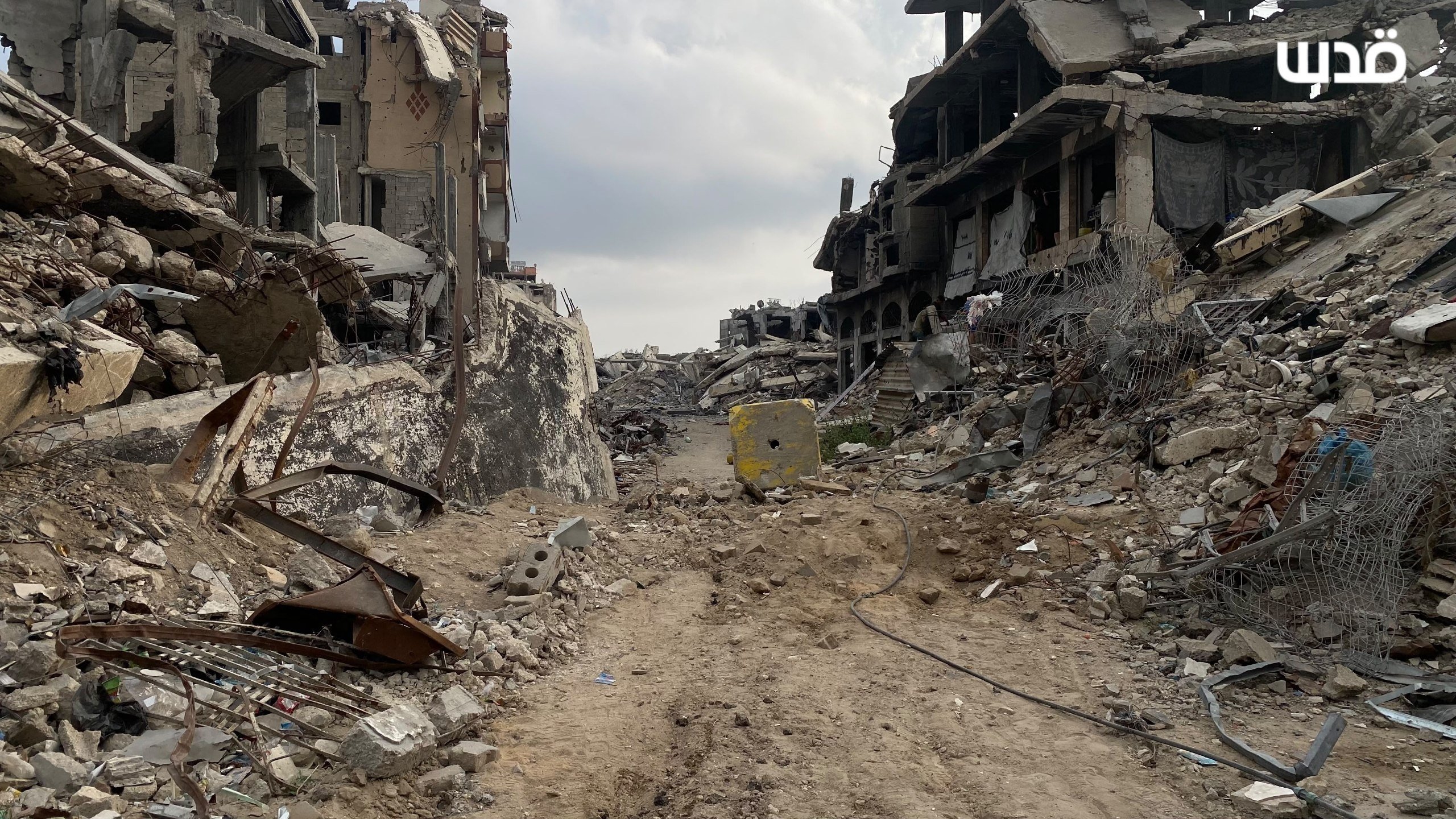 Thumbnail preview image for the video titled: Israeli yellow blocks pushed further into displacement camp in east Gaza City