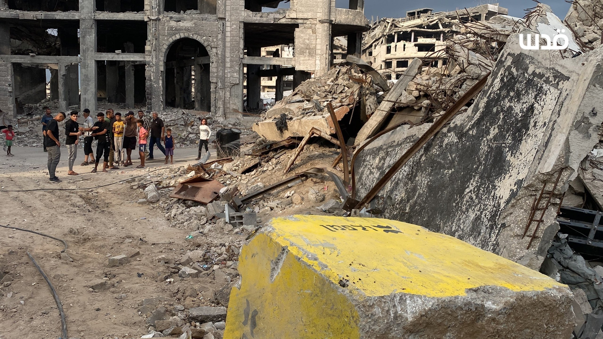 Thumbnail preview image for the video titled: Israeli yellow blocks pushed further into displacement camp in east Gaza City