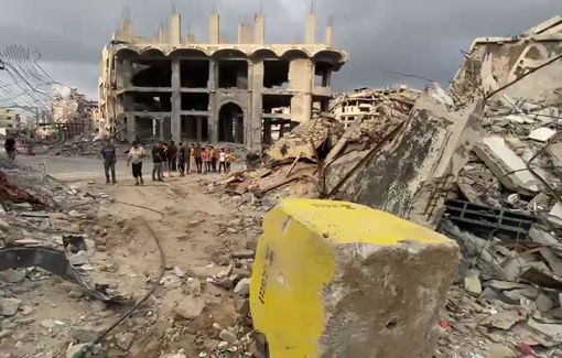 Thumbnail preview image for the video titled: Israeli yellow blocks pushed further into displacement camp in east Gaza City