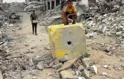 Thumbnail preview image for the video titled: Displaced Palestinians take their belongings to seek shelter elsewhere after Israel pushed further behind the yellow line