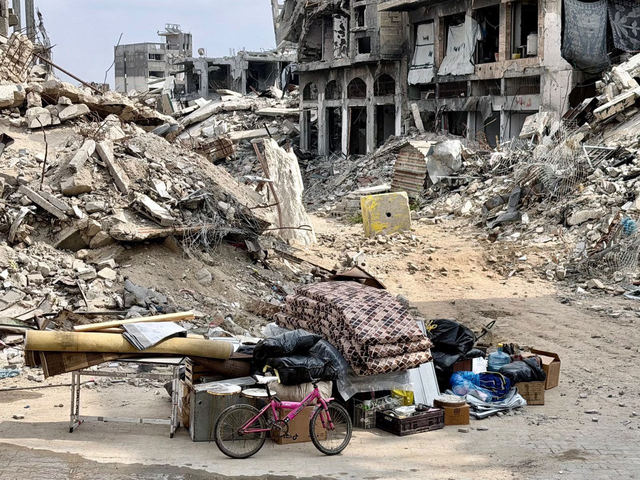 Thumbnail preview image for the video titled: Displaced Palestinians take their belongings to seek shelter elsewhere after Israel pushed further behind the yellow line