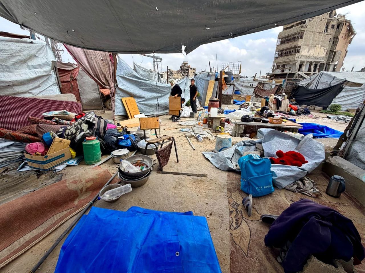 Thumbnail preview image for the video titled: Displaced Palestinians take their belongings to seek shelter elsewhere after Israel pushed further behind the yellow line