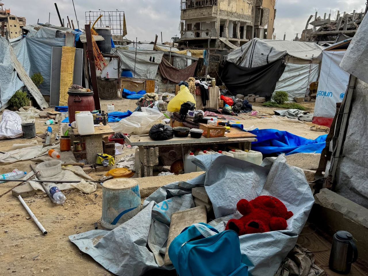 Thumbnail preview image for the video titled: Displaced Palestinians take their belongings to seek shelter elsewhere after Israel pushed further behind the yellow line