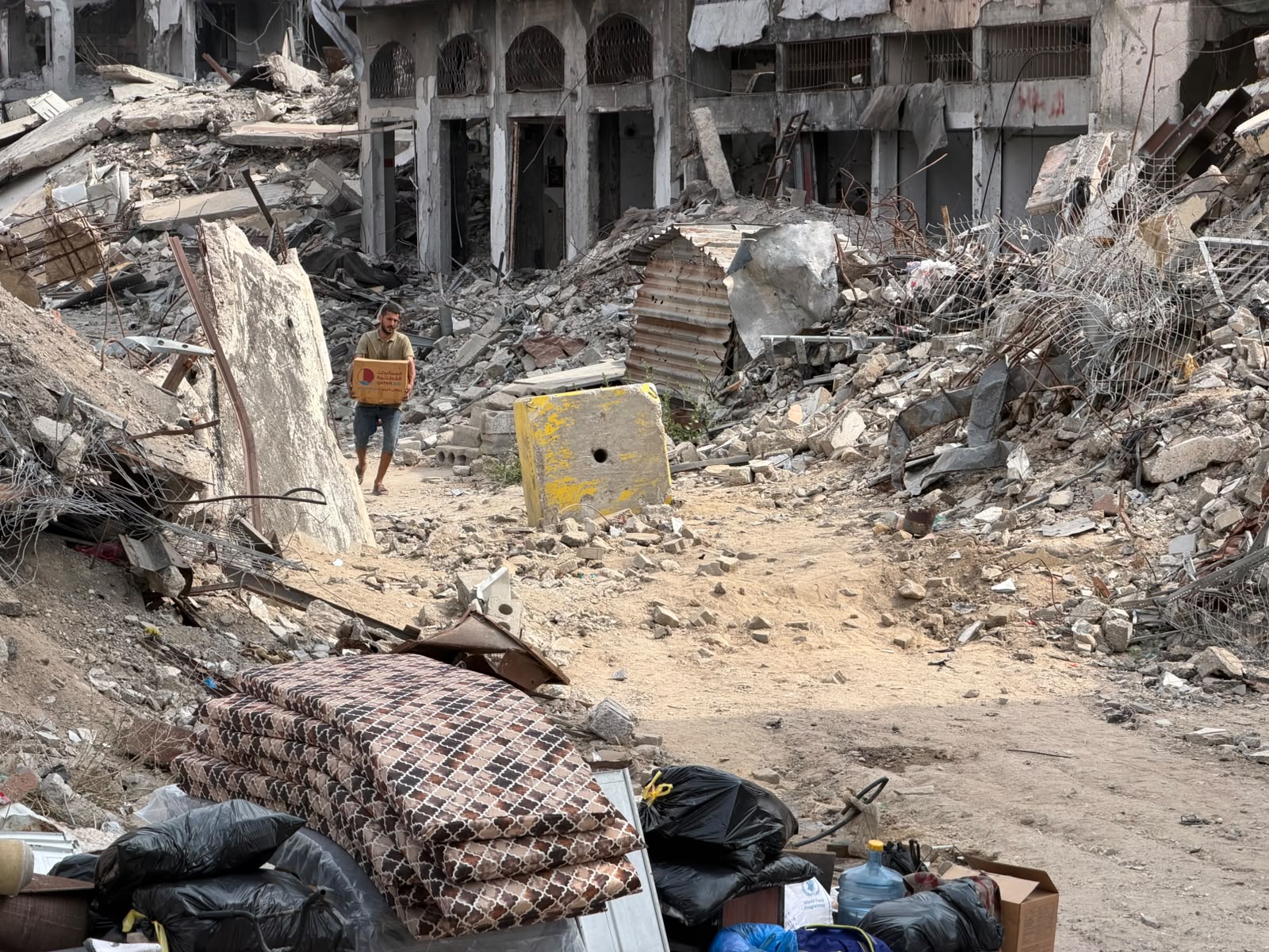 Thumbnail preview image for the video titled: Displaced Palestinians take their belongings to seek shelter elsewhere after Israel pushed further behind the yellow line