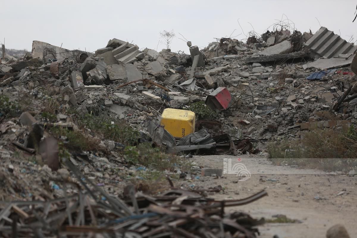 Thumbnail preview image for the video titled: Israeli yellow blocks pushed further into displacement camp in east Gaza City