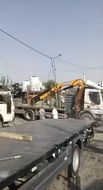 Thumbnail preview image for the video titled: Business owners in Hebron’s Farsh al-Hawa area evacuate their premises as Israeli forces begin demolitions