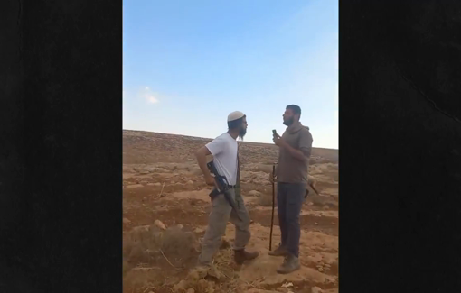 Thumbnail preview image for the video titled: British journalist assaulted by Israeli settlers in Qusra while he tried to reach the besieged house