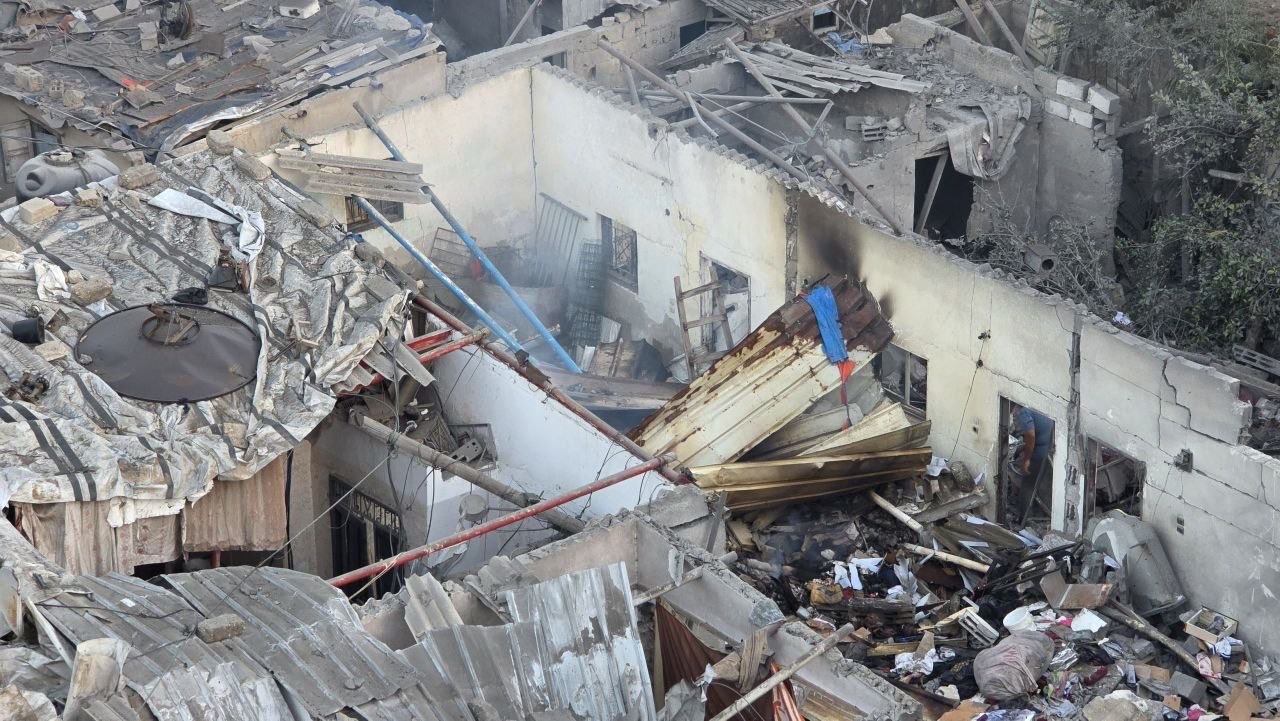 Thumbnail preview image for the video titled: Complete destruction of the Hamad family house following Israeli bombing