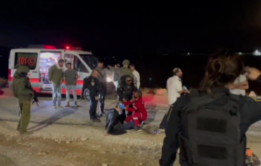Thumbnail preview image for the video titled: Settlers attacked three independant Jewish journalists near the closed gate at the entrance to the village of Umm al-Khair