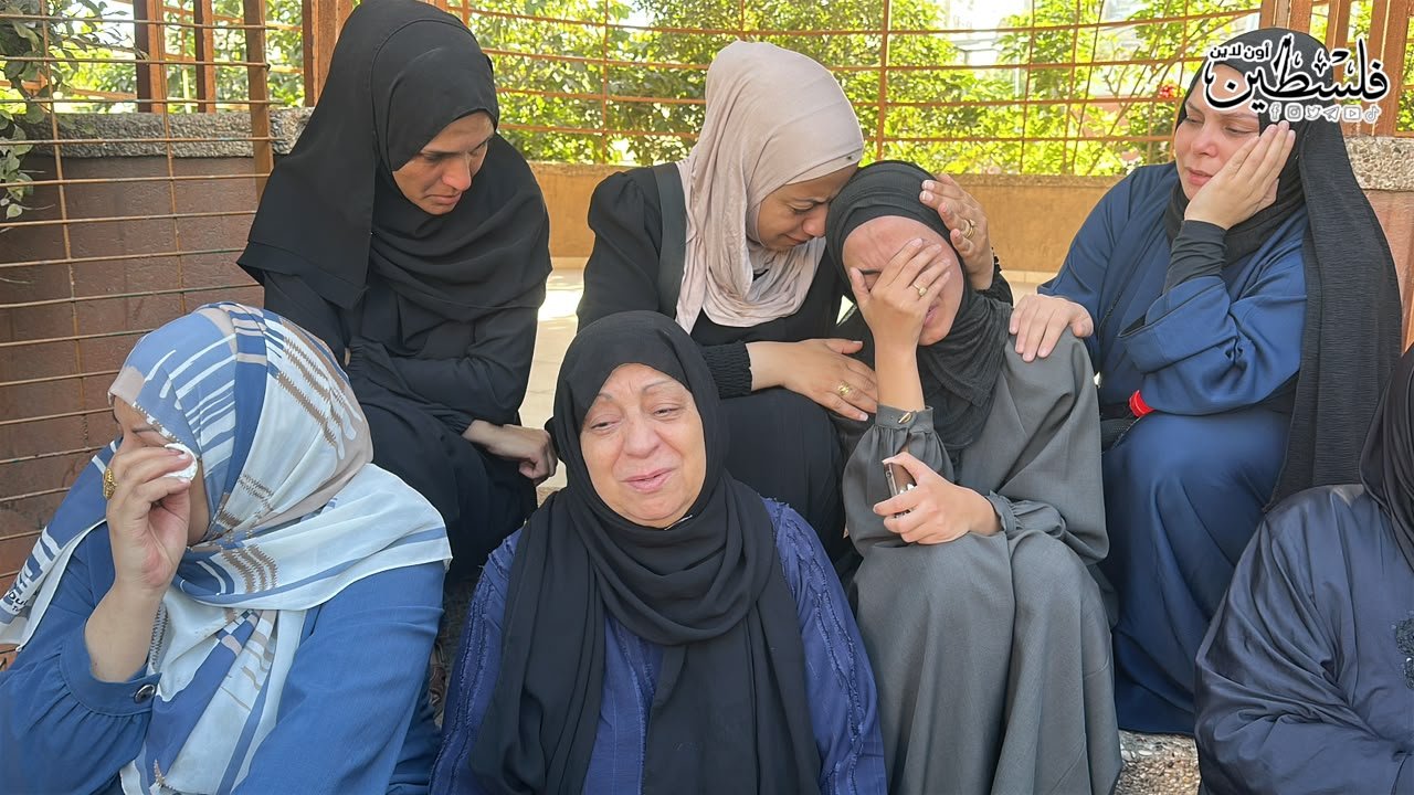 Thumbnail preview image for the video titled: Funerals of government workers killed in Israeli airstrike